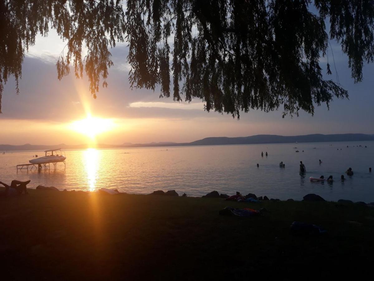Taban Vendeghaz Balatonlelle Bed & Breakfast Exterior photo