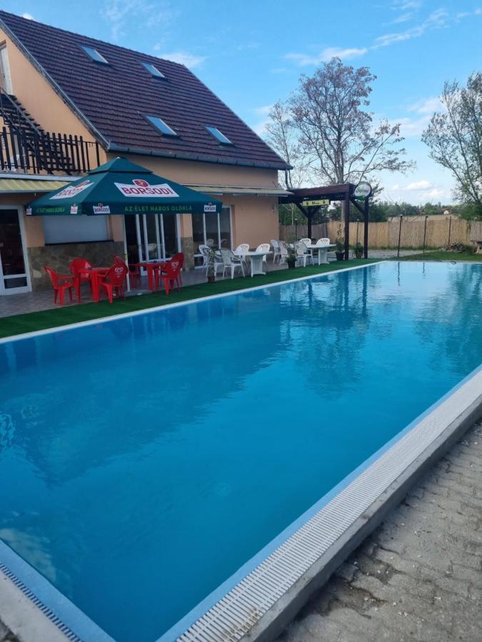 Taban Vendeghaz Balatonlelle Bed & Breakfast Exterior photo
